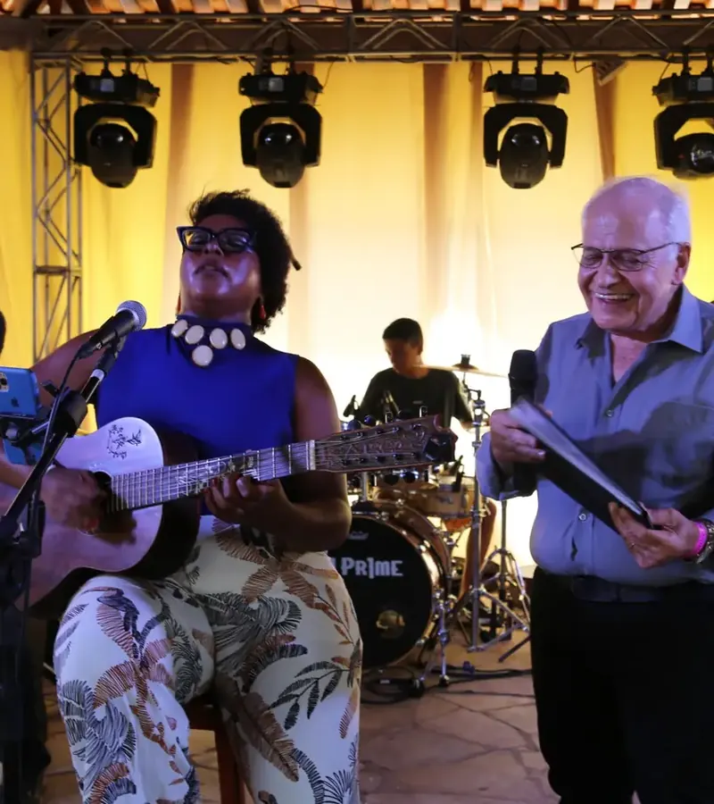 Banda no palco do II Festival ADECAC da Diversidade Cultural